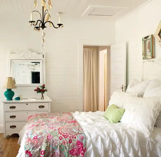 beach cottage bedroom