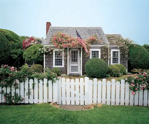 cute nantucket island cottage