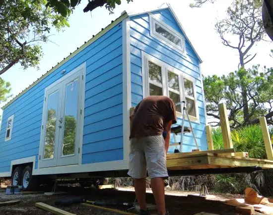 Building and Installing Tiny House 