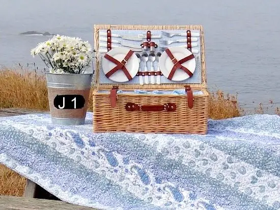 Picnic Basket | Table by the Sea