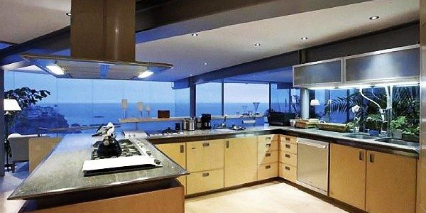 http://netnewengland.com/wp-content/uploads/2014/04/beach-house-with-ultra-modern-italian-kitchen-design-ideas-and-stunning-views-600x300.jpg