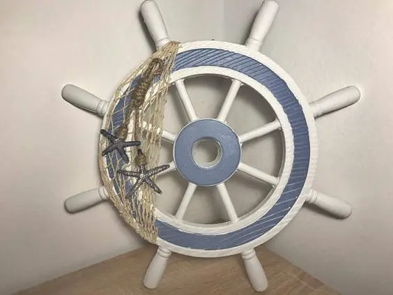 net with starfish on a ships wheel