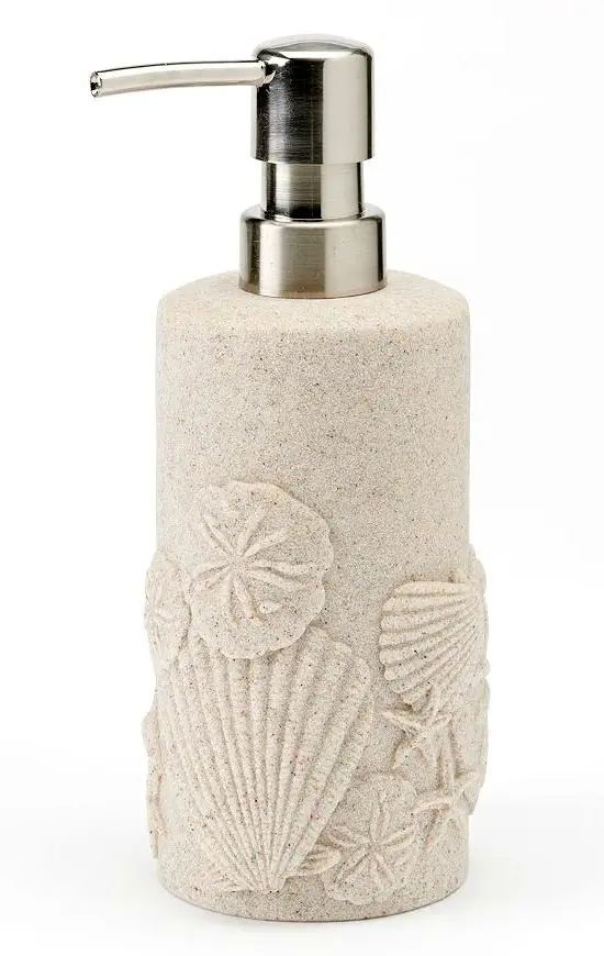 Decorate Your Bathroom With These Beach Themed Accessories