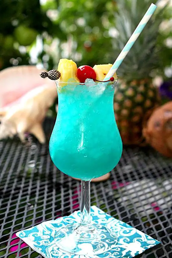 Pretty Beach Summer Drinks that Capture the Flavor of Sun & Sea - Beach