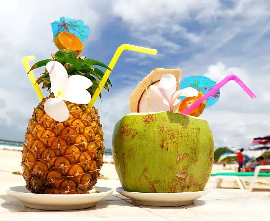 Pretty Beach Summer Drinks that Capture the Flavor of Sun & Sea - Beach